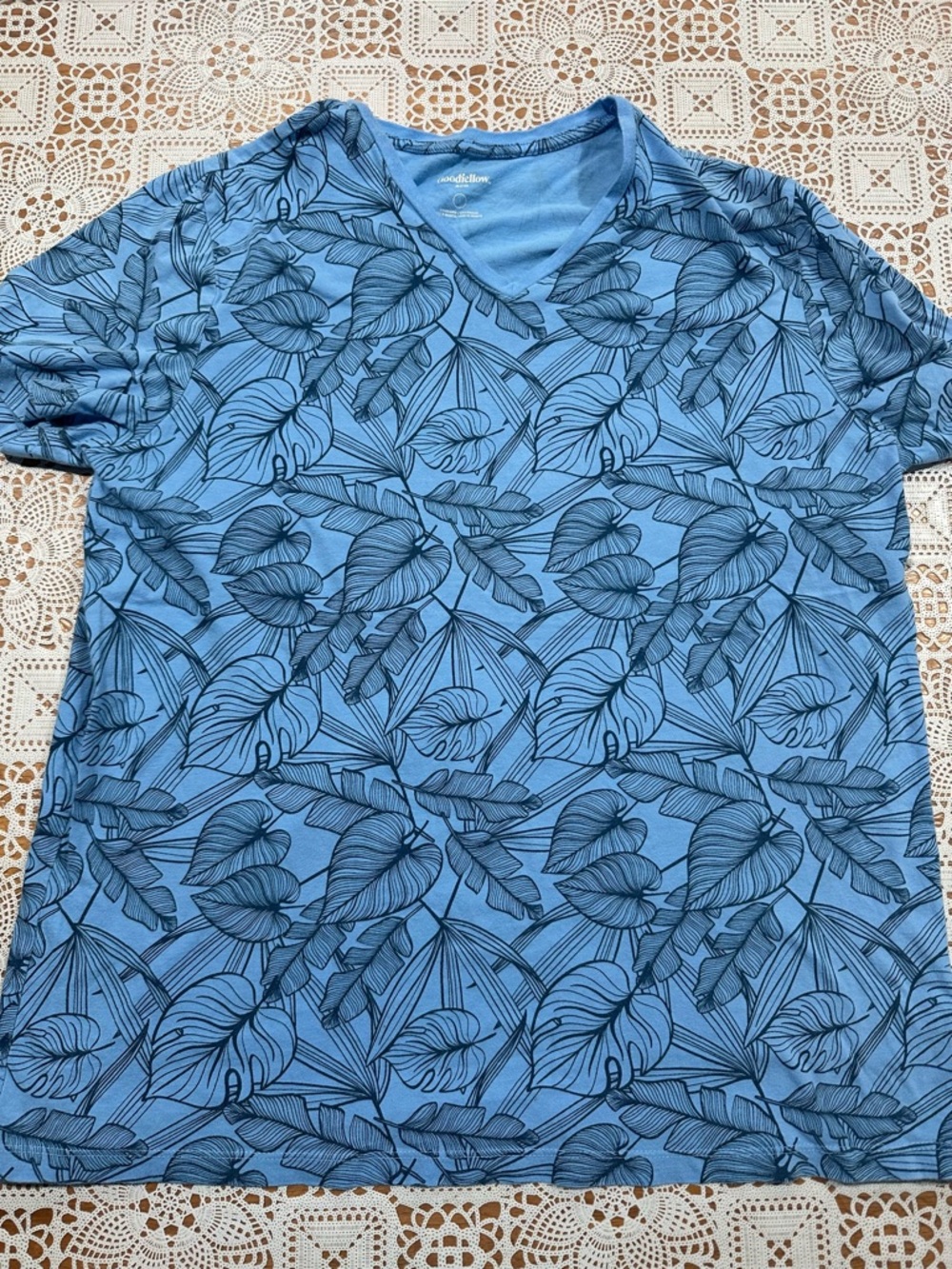 Goodfellow & Co Blue Leaf-Print V-Neck Short Sleeve Shirt